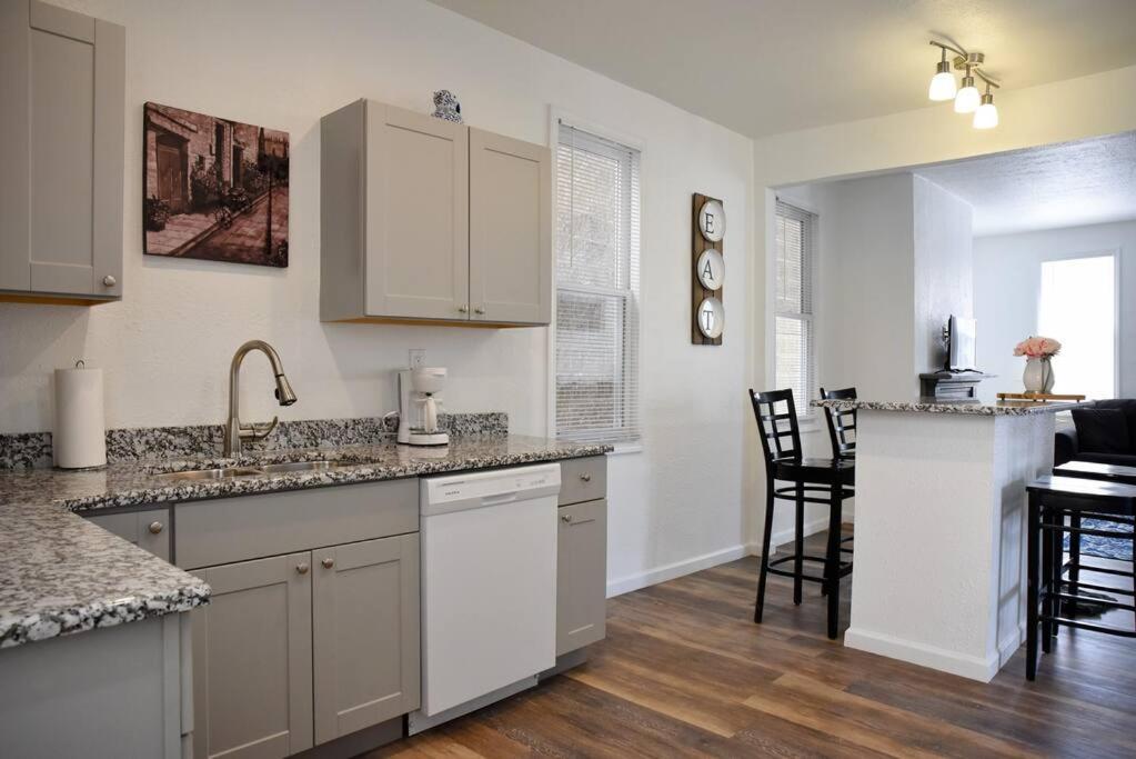 Stunning Big Home Near Downtown North Shore & More ピッツバーグ エクステリア 写真
